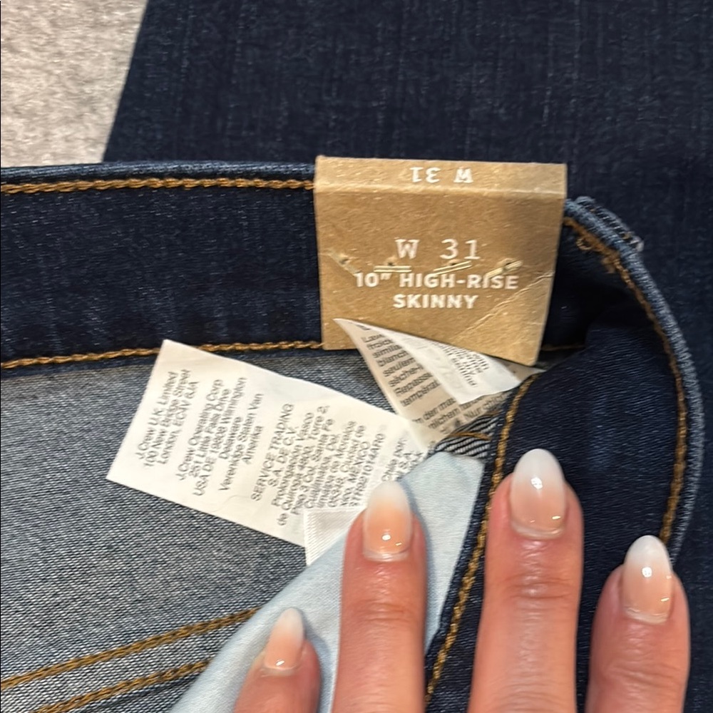 🔥 **Ultimate Style: Madewell 10" High-Rise Skinny Jeans** 🔥 - Picture 9 of 11